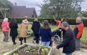 Un jardin à fleurs, un jardin à bouquets et à poésie