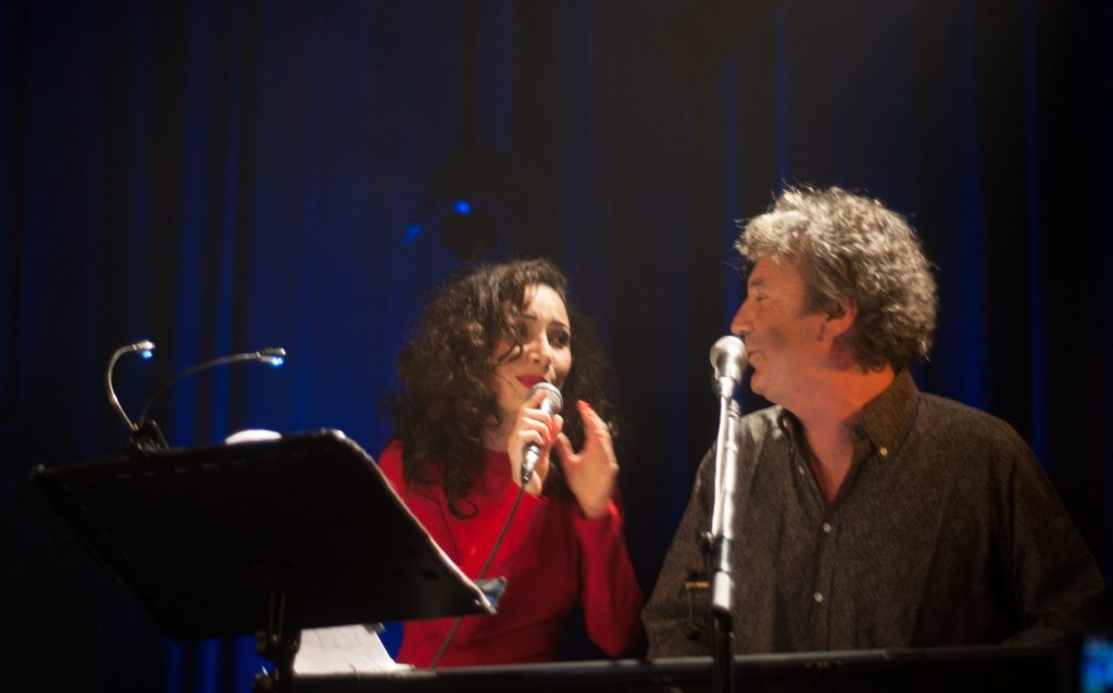 Photo Sacha Sherazade et Jean-Claude Meurisse en train de chanter